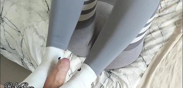  Fit babe gives Footjob before dripping Creampie in ripped leggings